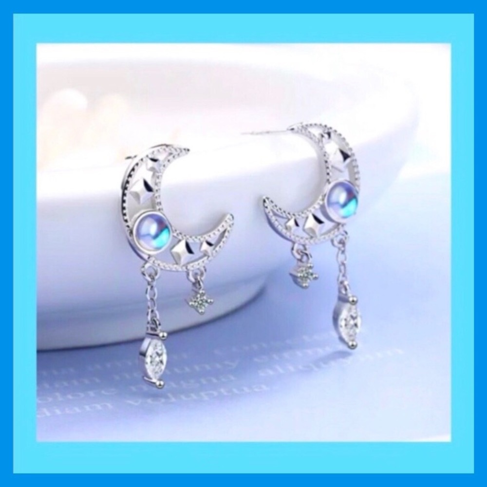 New!! Gorgeous 925 Silver Blue 🌙 Moon🌙 CZ Earrings!